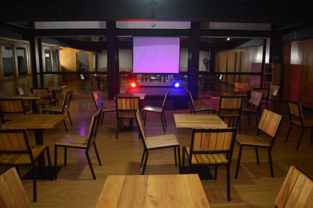 BNF Hall - Lateral 1