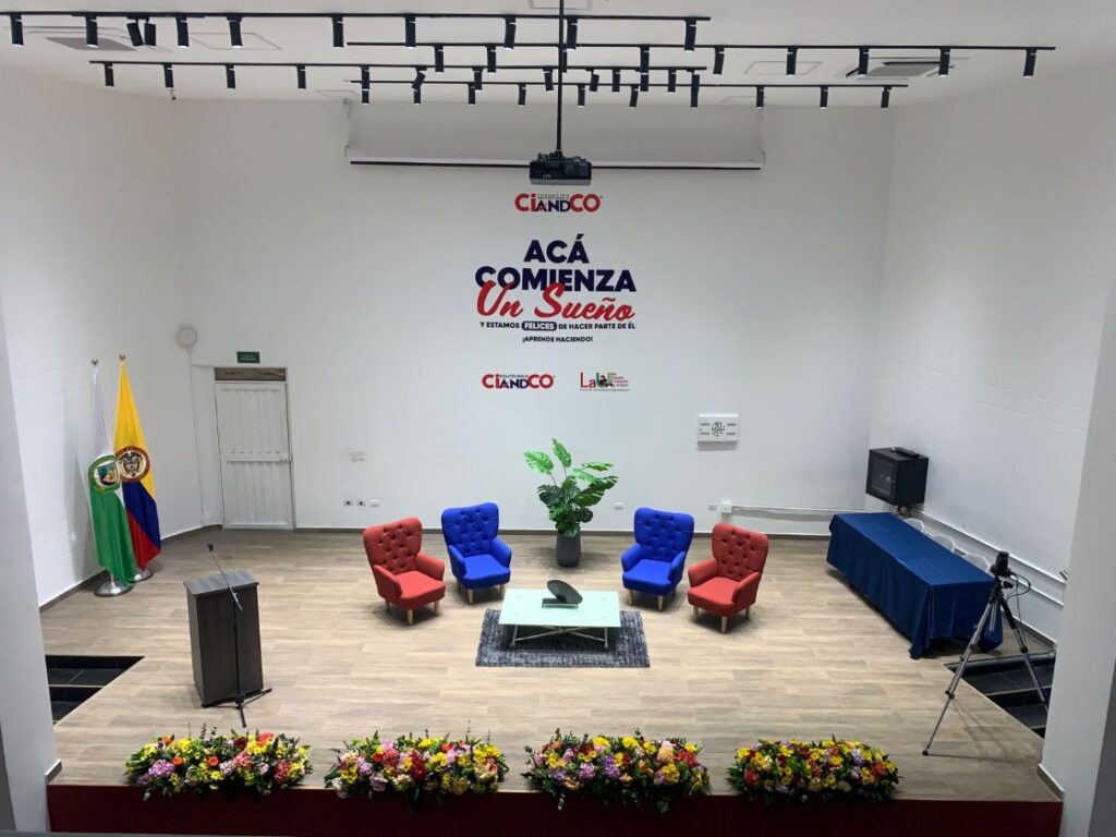 3k0sEJb5ShQP-auditorio-5