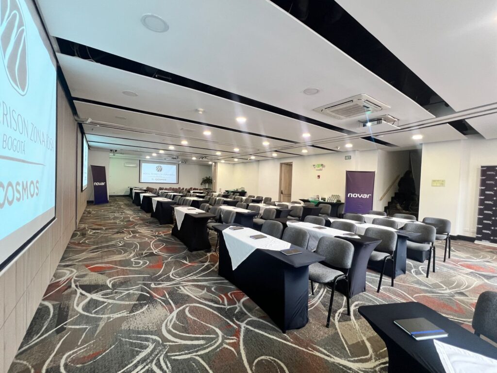 GRAN-MORRISON-AULA-90PAX